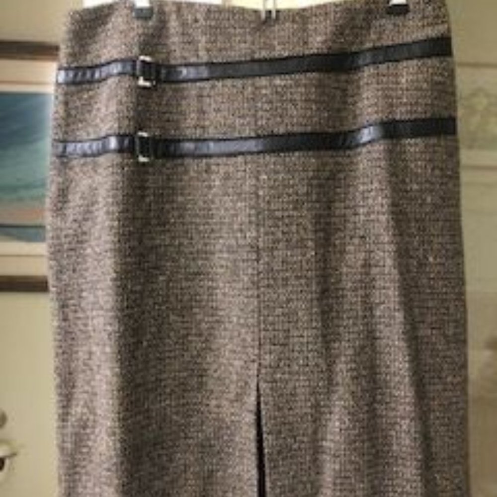 Ladies brown tweed skirt size 10 trimmed in black leather